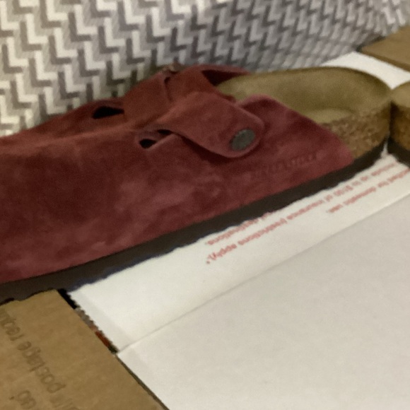 Like NEW! Birkenstock Burgundy Suede Mules Sz. 40 - Picture 7 of 8